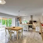 Vakantiehuis 3 Bedroom Cozy In *