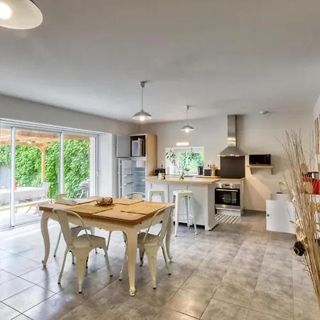 Vakantiehuis 3 Bedroom Beautiful In *