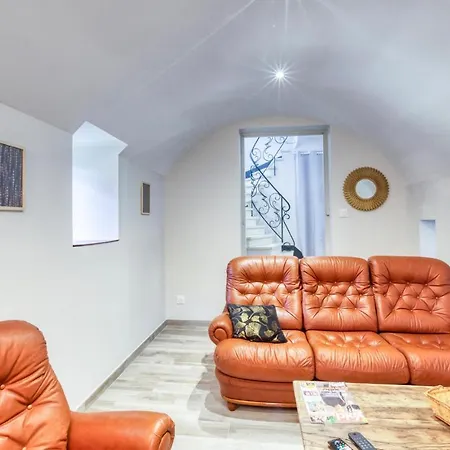 3 Bedroom Cozy In Σπίτι διακοπών *