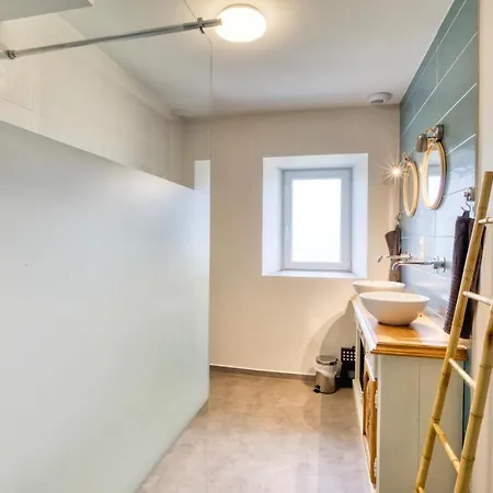 3 Bedroom Beautiful In Vakantiehuis