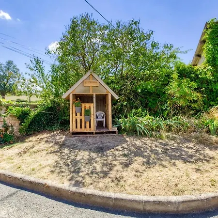 3 Bedroom Cozy In 펜션