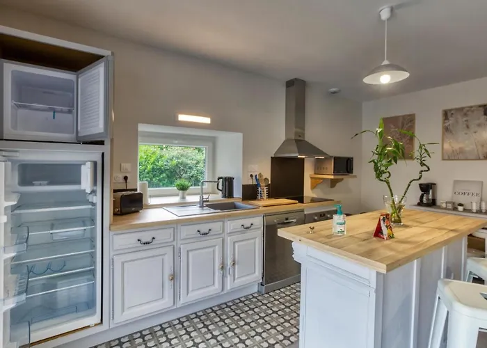 3 Bedroom Cozy In 펜션 *