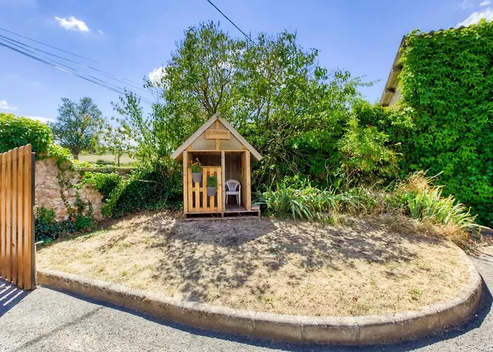 3 Bedroom Cozy In 펜션